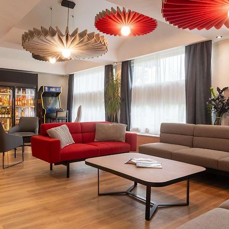 Hotel ibis Lyon Est Bron Exterior foto