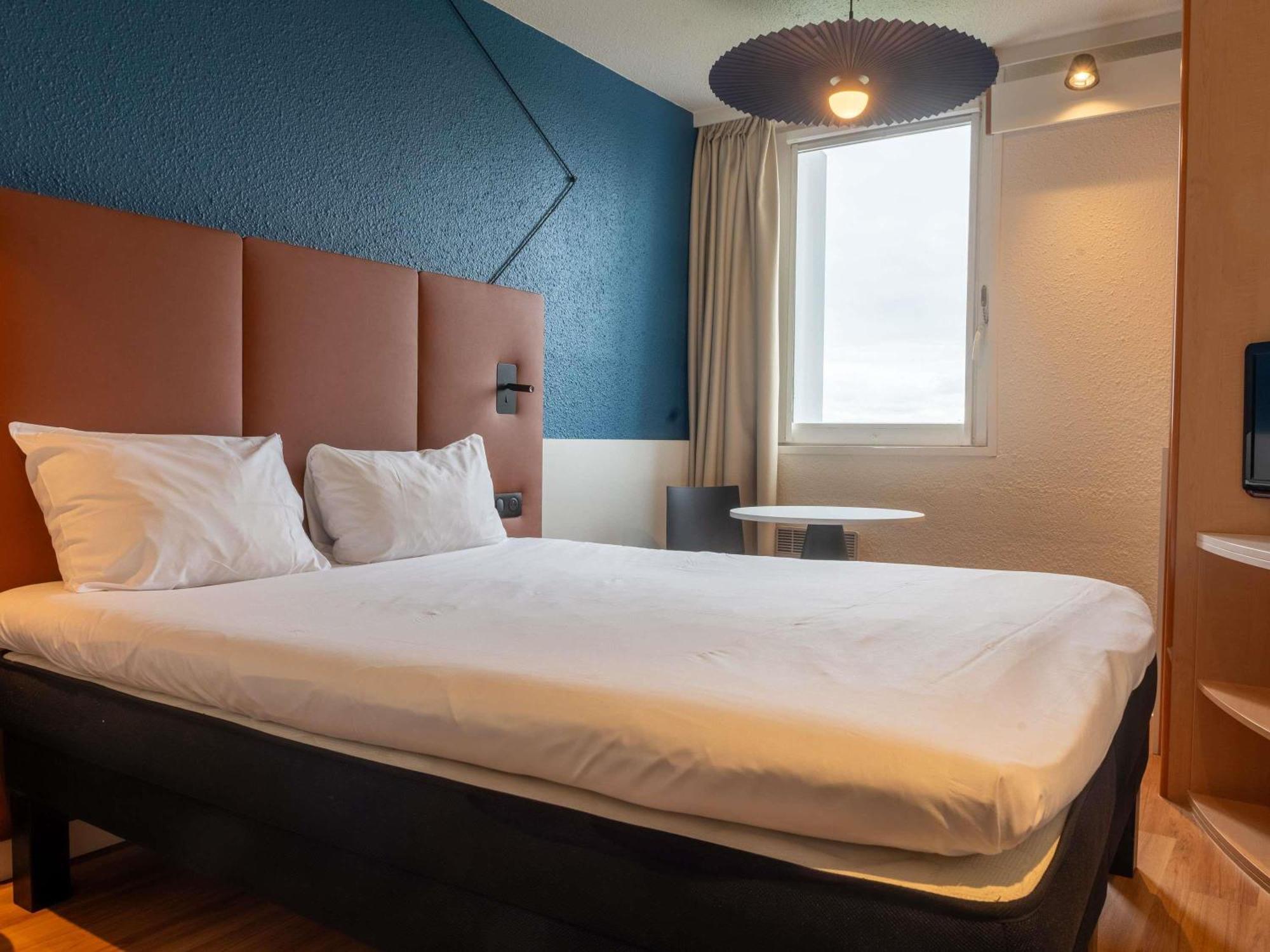 Hotel ibis Lyon Est Bron Exterior foto