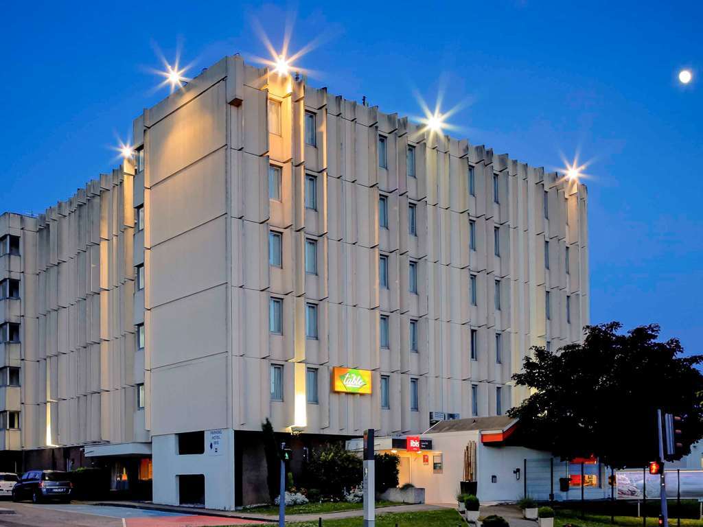 Hotel ibis Lyon Est Bron Exterior foto