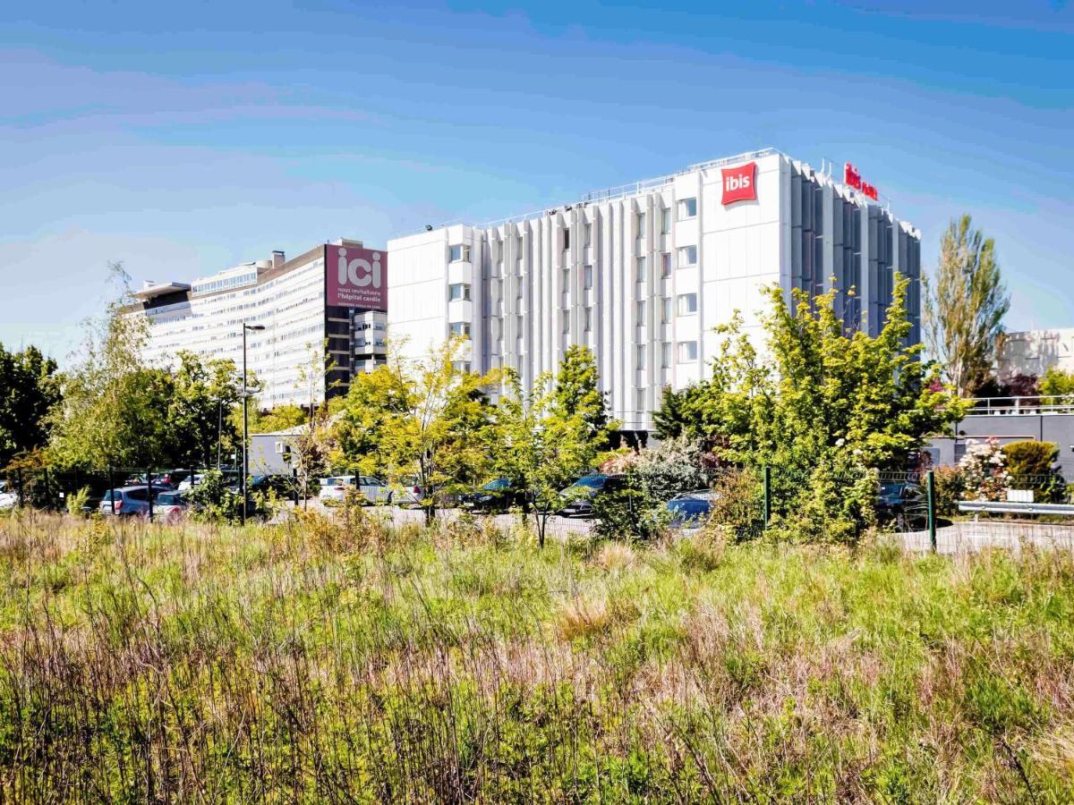 Hotel ibis Lyon Est Bron Exterior foto